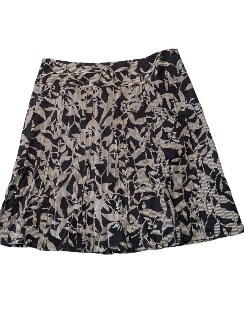 Ann Taylor Black And White Knee Length Skirt Size 10